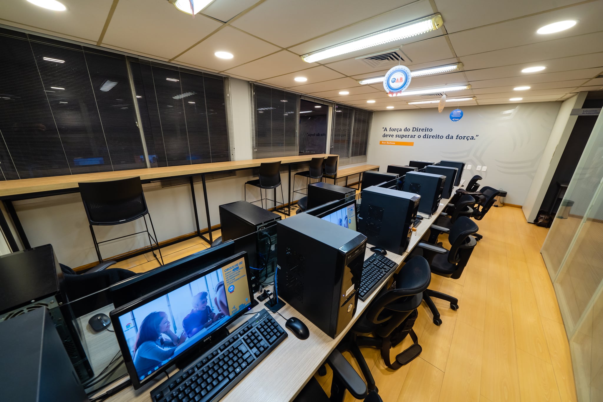 Programas de intercâmbio e parcerias internacionais